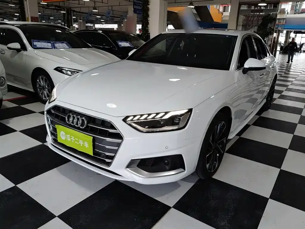 Audi A4L 2022 из CN, фото 1