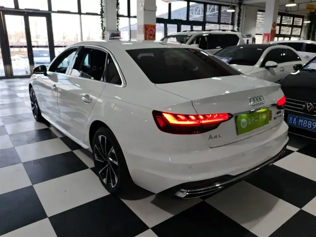 Audi A4L 2022 из CN, фото 6