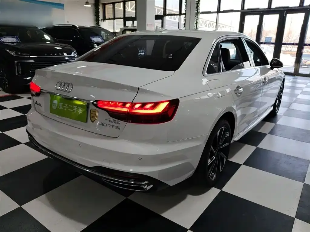 Audi A4L 2022 из CN, фото 9