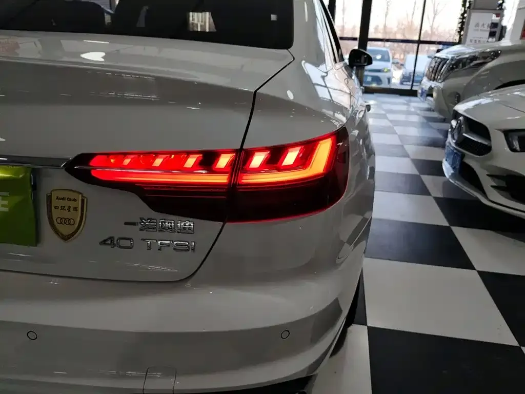 Audi A4L 2022 из CN, фото 10