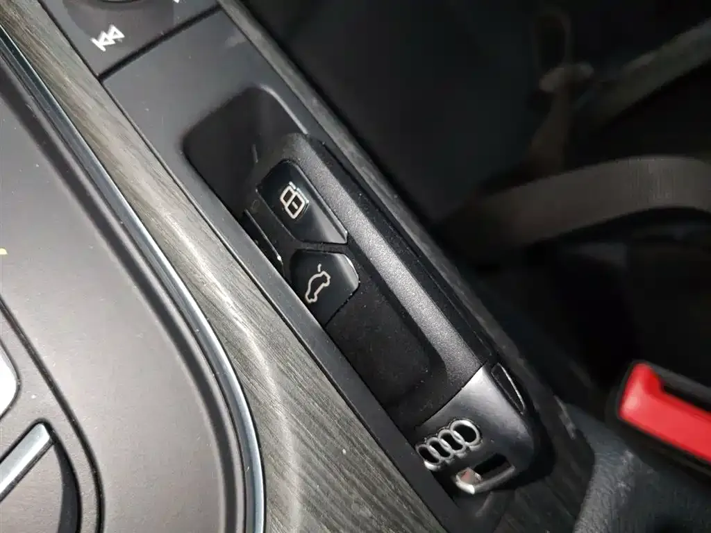 Audi A4L 2022 из CN, фото 5