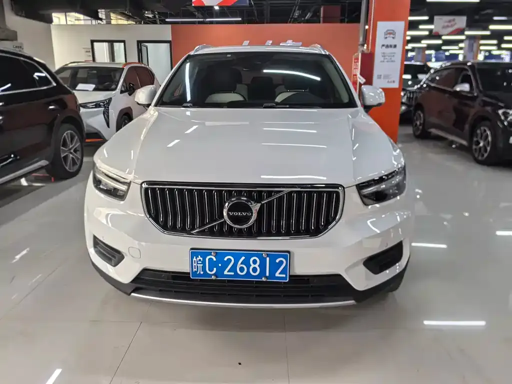 Volvo XC40 — фото 9
