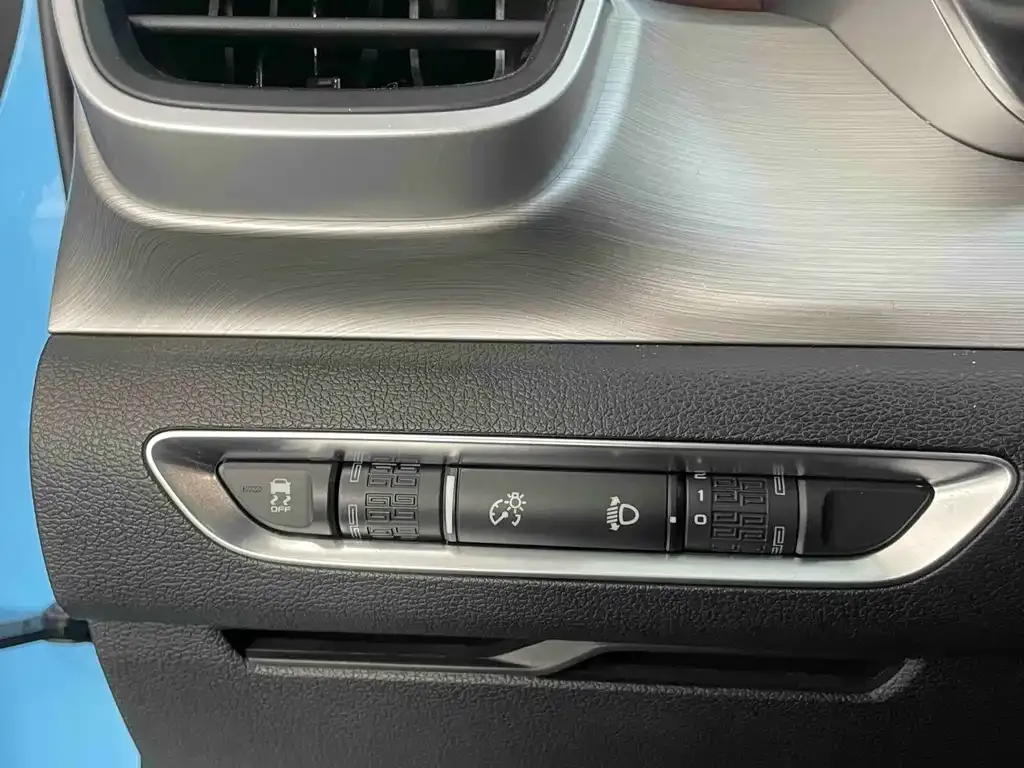 Geely Binyue — фото 10