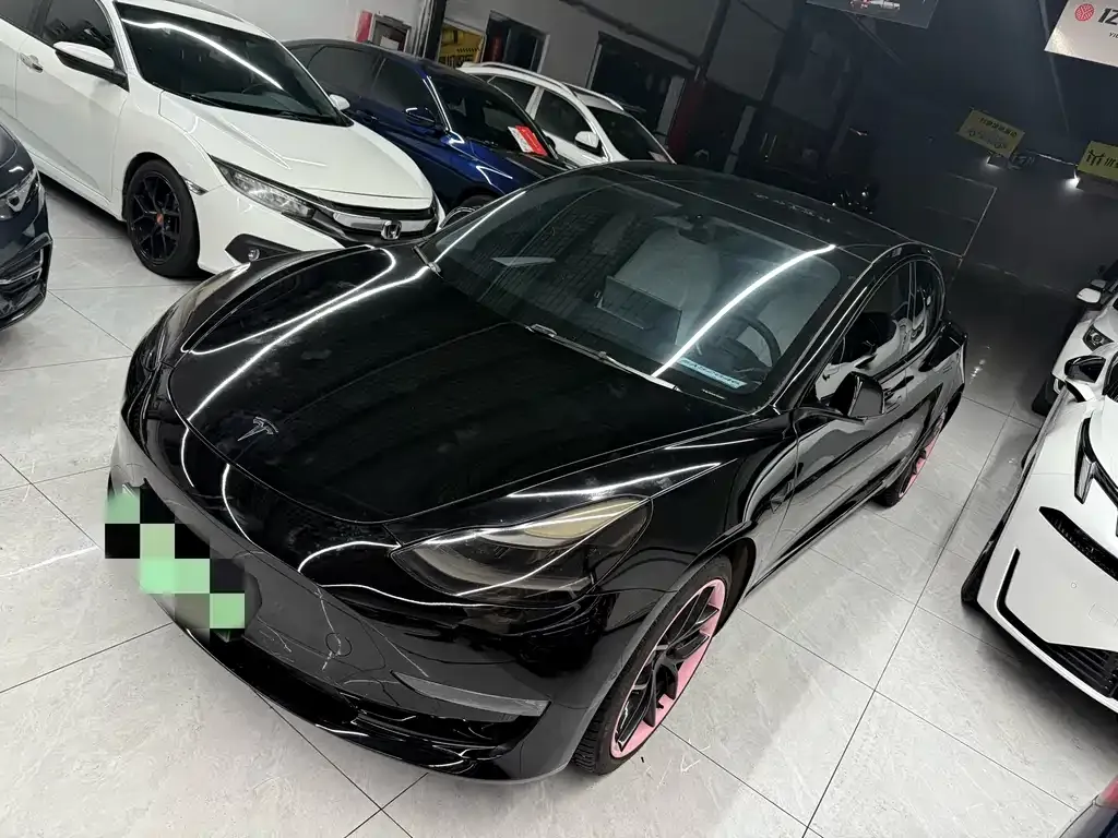Tesla Model 3 — фото 1