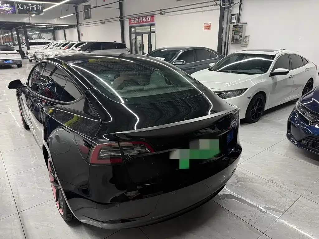 Tesla Model 3 — фото 5
