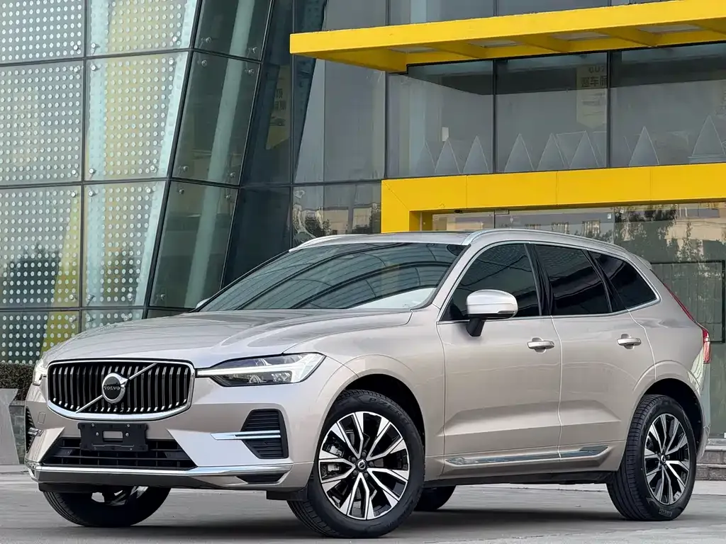 Volvo XC60 — фото 1