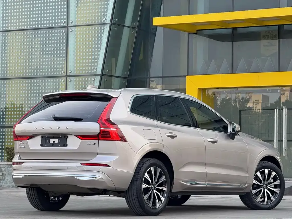 Volvo XC60 — фото 9