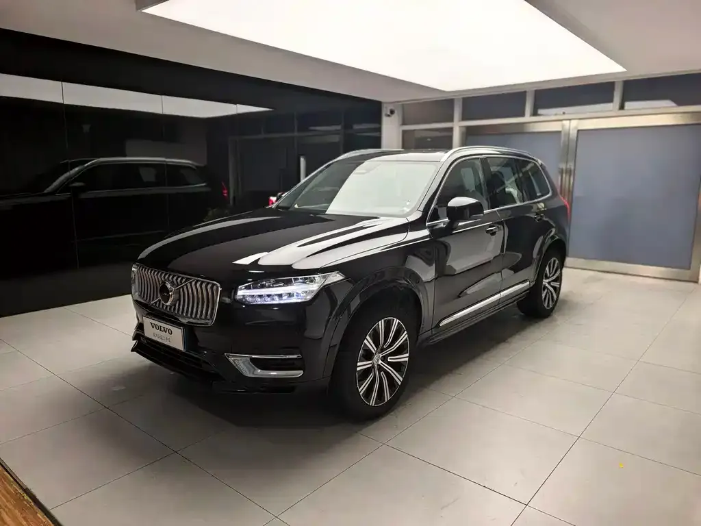 Volvo XC90 — фото 1