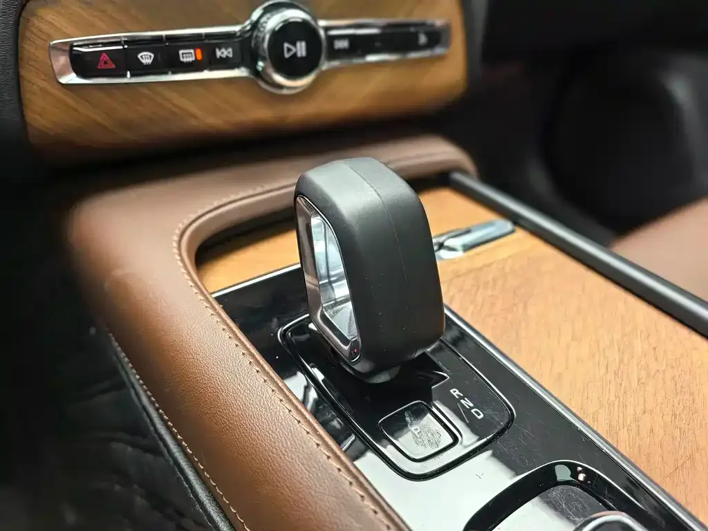 Volvo XC90 — фото 7