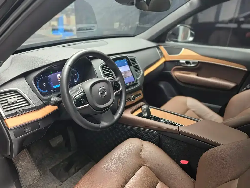 Volvo XC90 — фото 10
