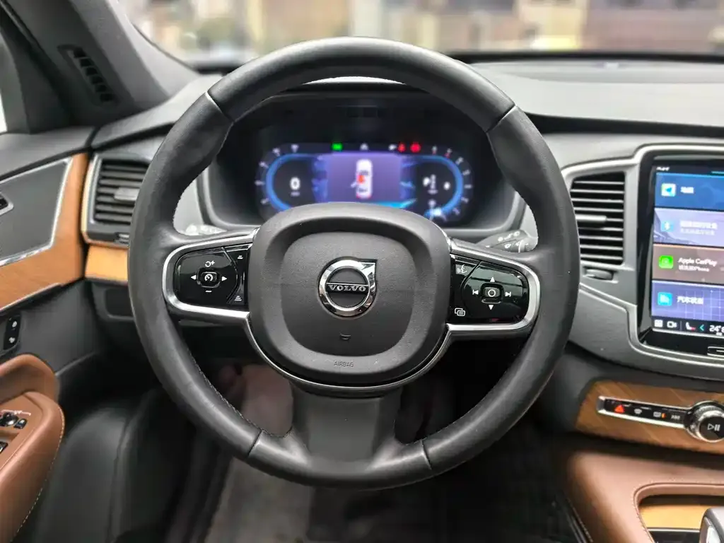 Volvo XC90 — фото 9