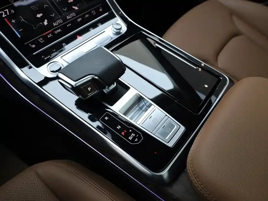 Audi Q7 2024 из CN, фото 4