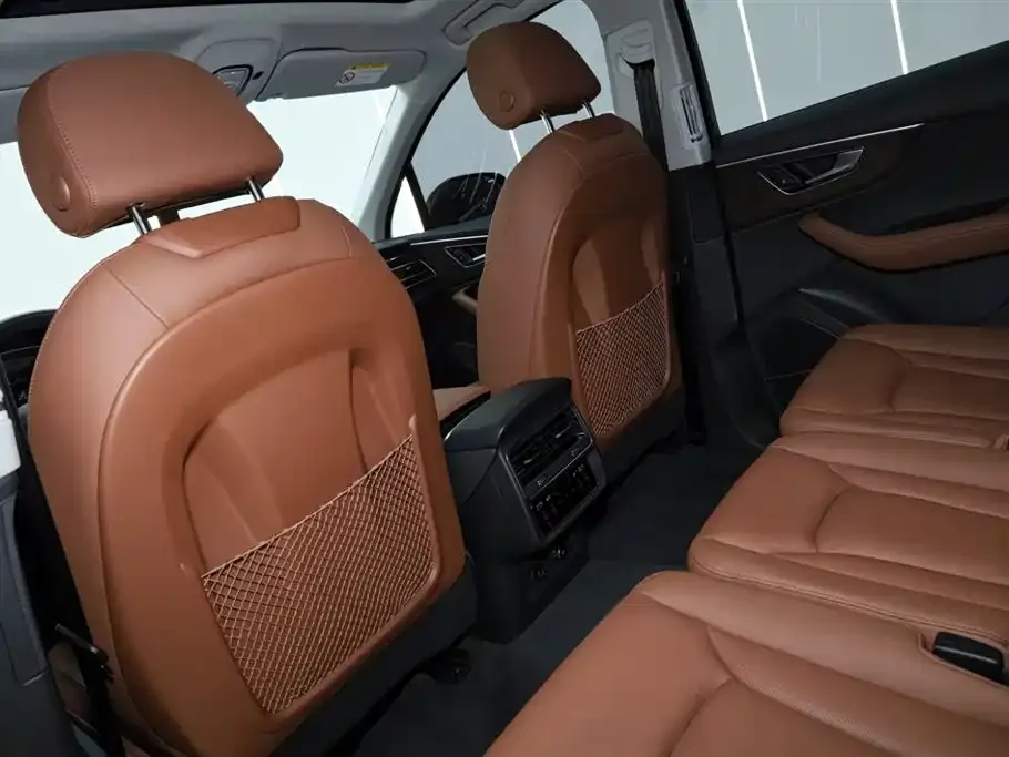 Audi Q7 2024 из CN, фото 9