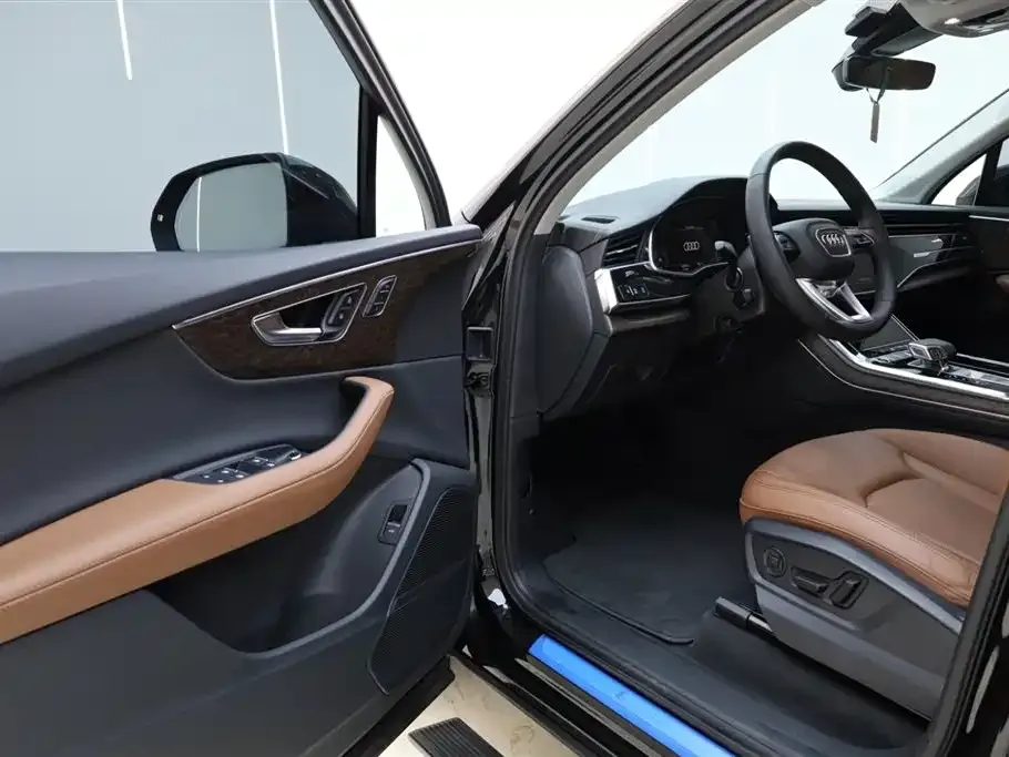 Audi Q7 2024 из CN, фото 3