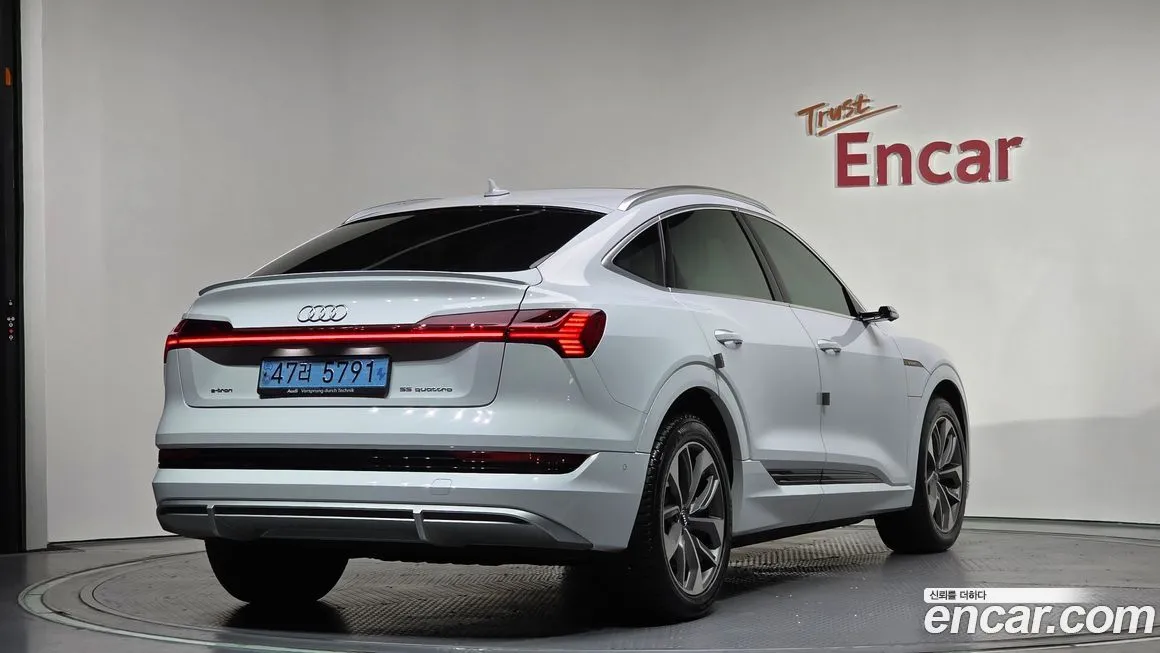 Audi e-tron — фото 3