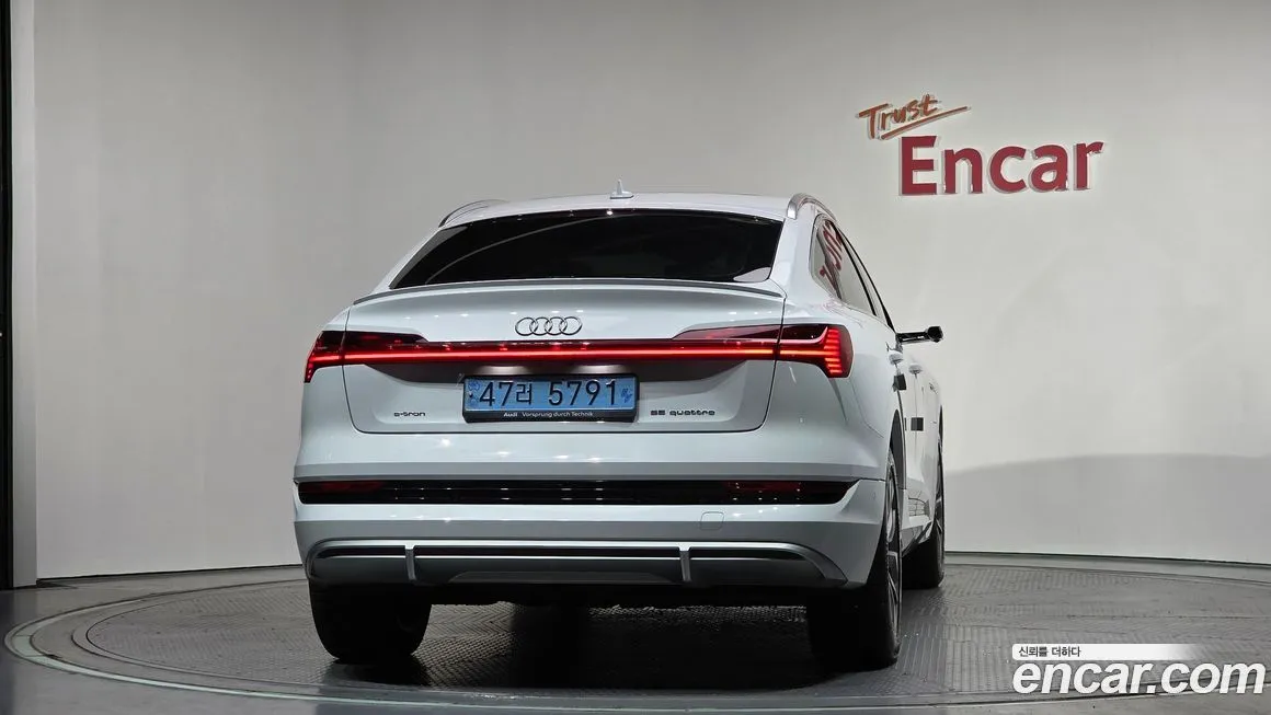 Audi e-tron — фото 2