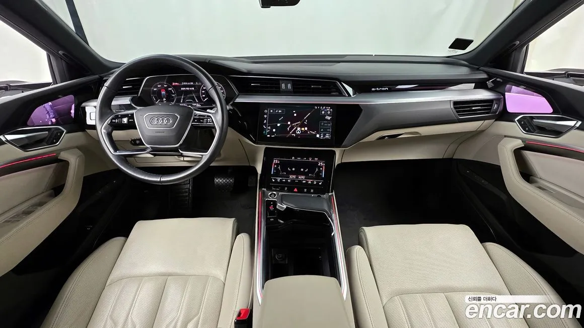 Audi e-tron — фото 10