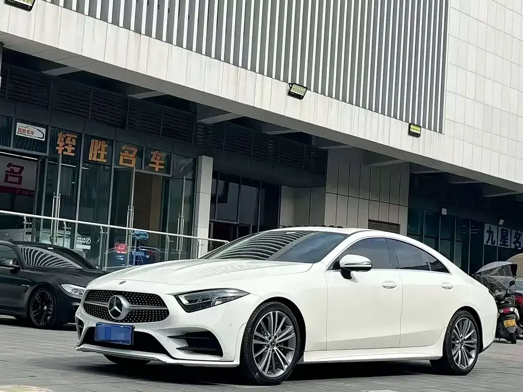 Mercedes-Benz CLS — фото 1
