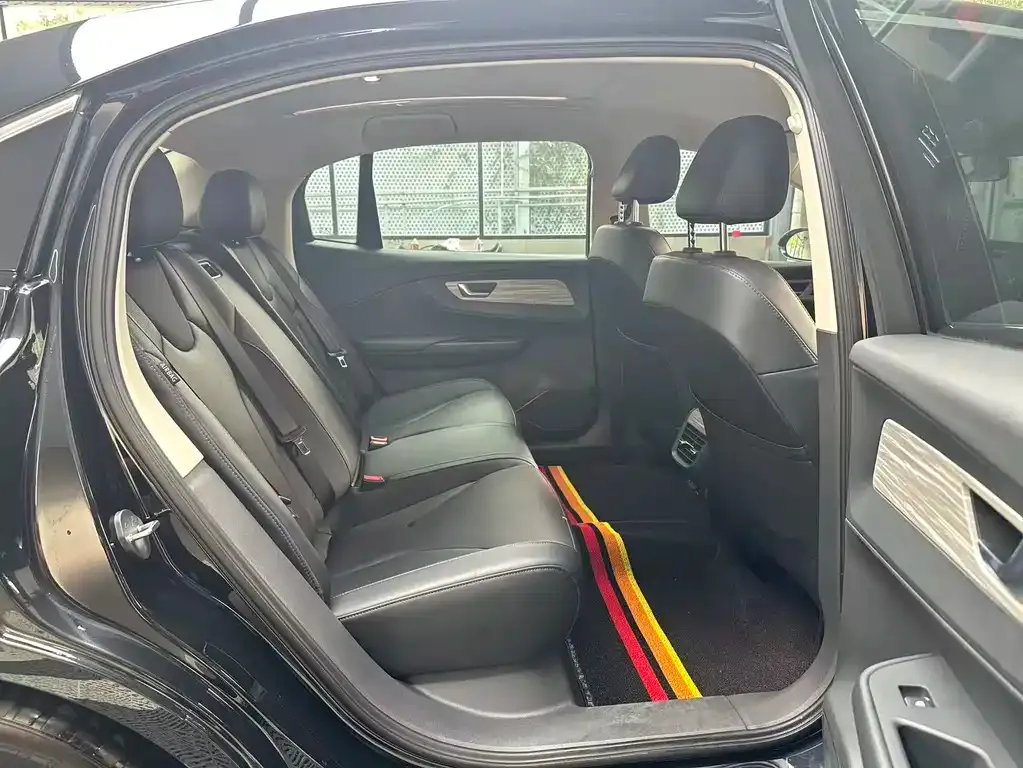 Hongqi E-QM5 — фото 2