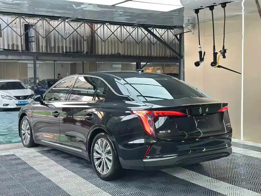 Hongqi E-QM5 — фото 9