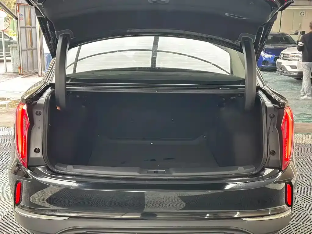 Hongqi E-QM5 — фото 10