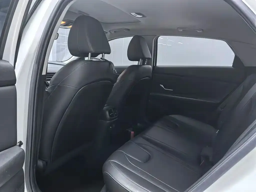 Hyundai Elantra 2022 из CN, фото 2