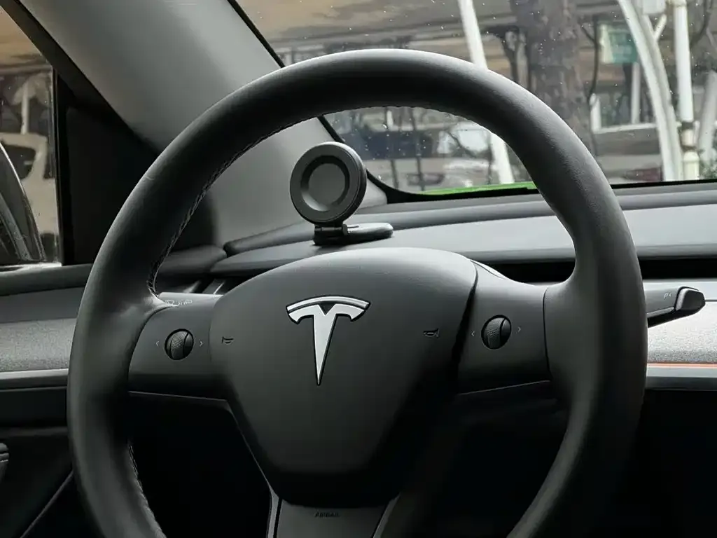 Tesla Model Y — фото 5