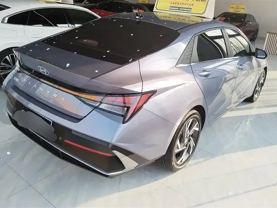 Hyundai Elantra — фото 4
