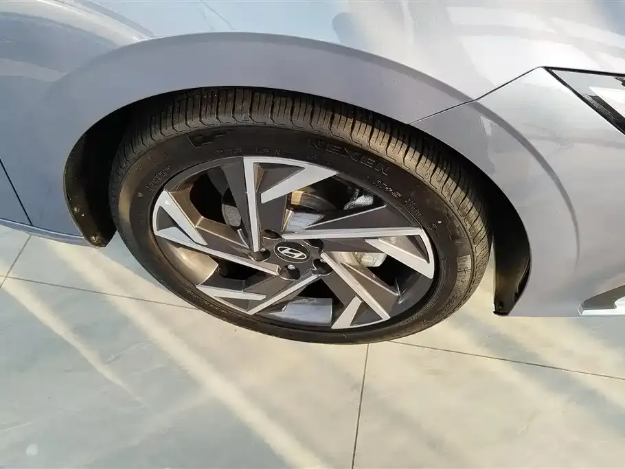 Hyundai Elantra — фото 3