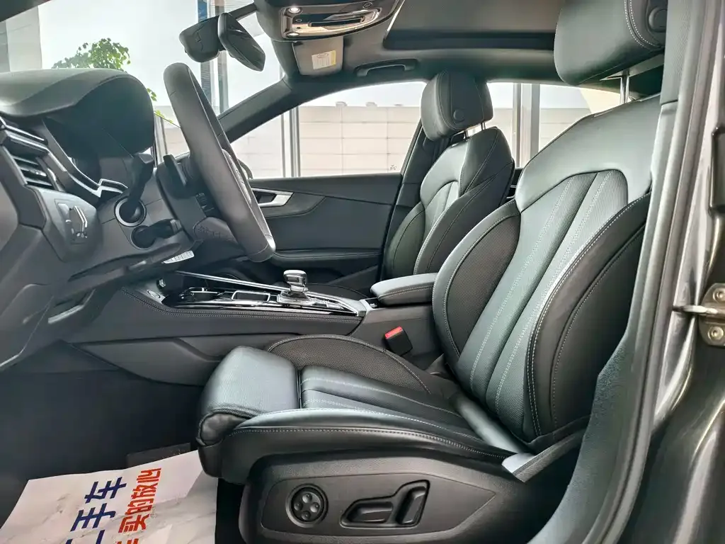 Audi A4L 2023 из CN, фото 3