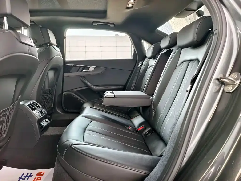 Audi A4L 2023 из CN, фото 6