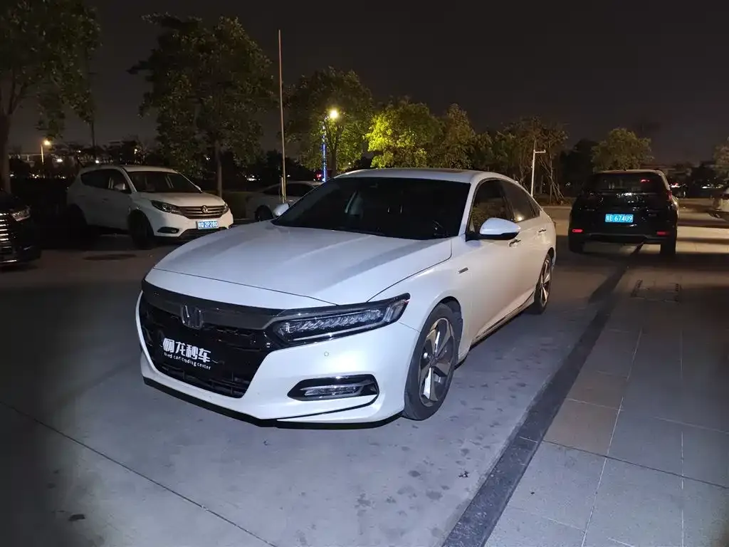 Honda Accord — фото 1