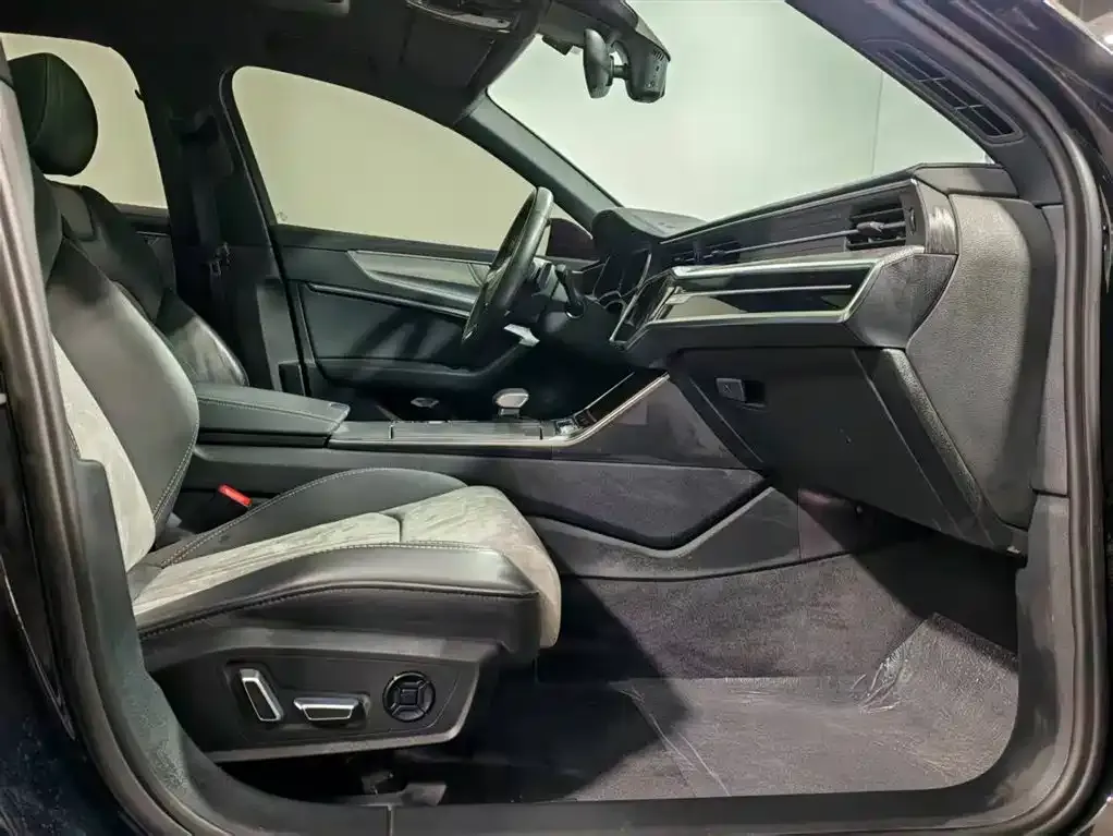 Audi A6L 2023 из CN, фото 4