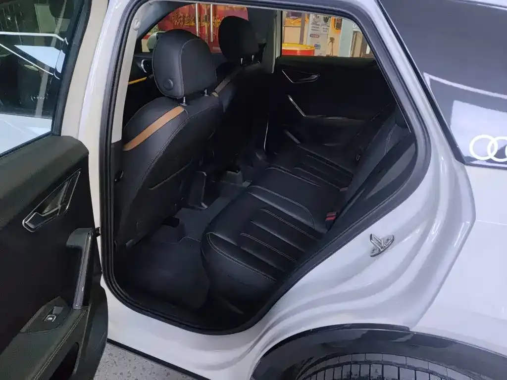 Audi Q2L 2024 из CN, фото 2