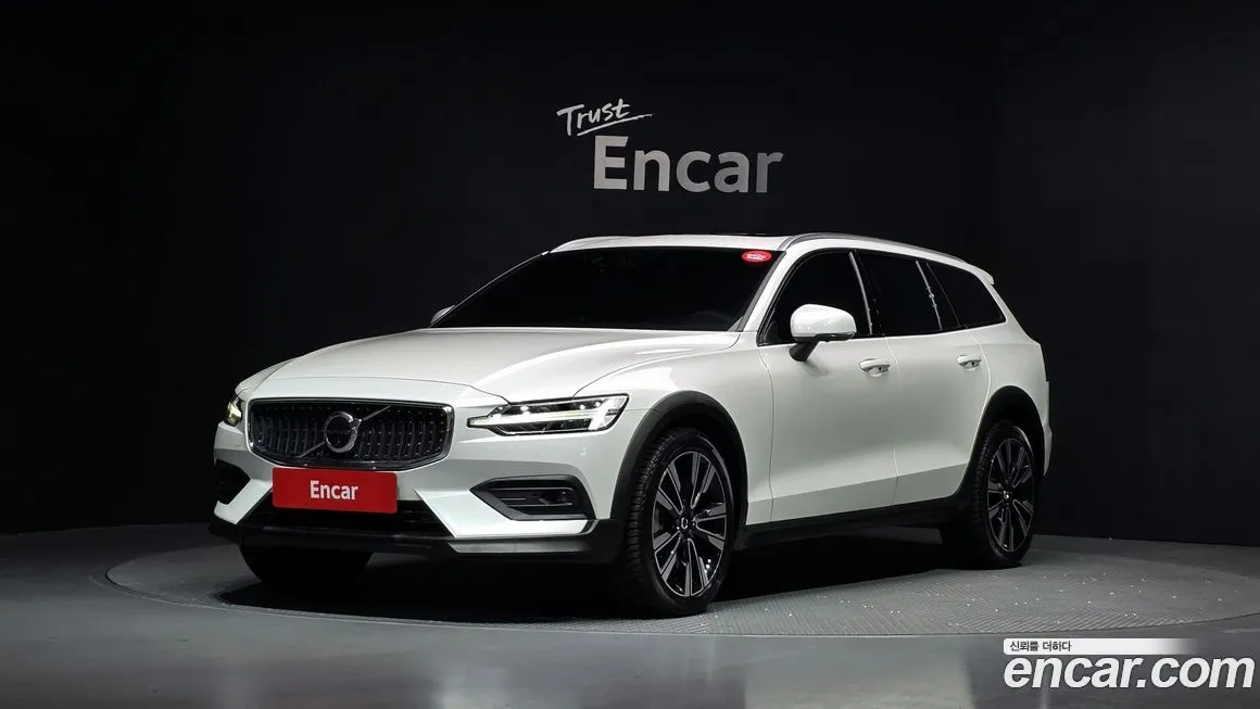 Volvo V60 2023 из KR, фото 1