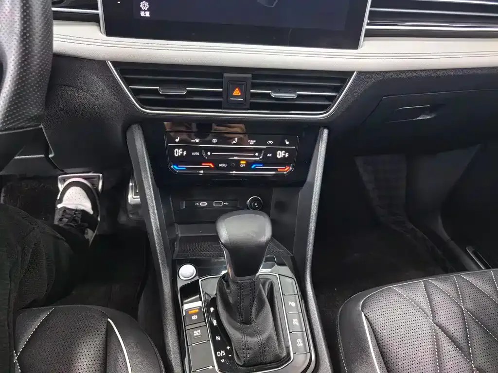 Volkswagen Tiguan L 2023 из CN, фото 10