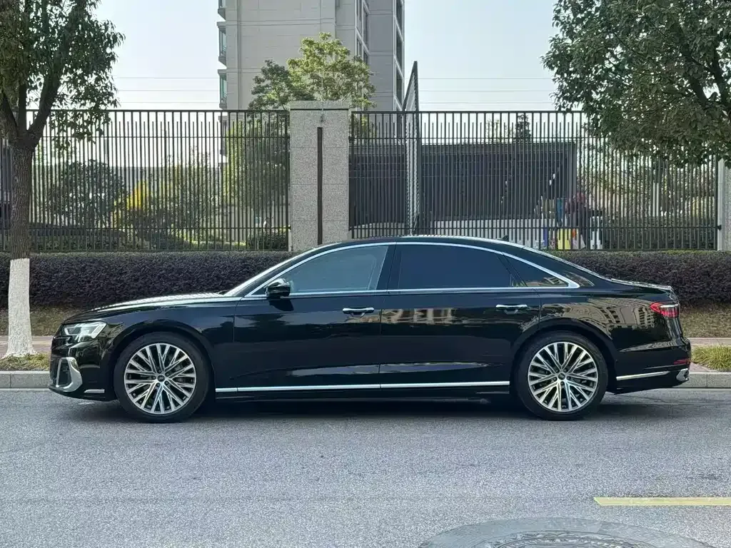Audi A8 2023 из CN, фото 10