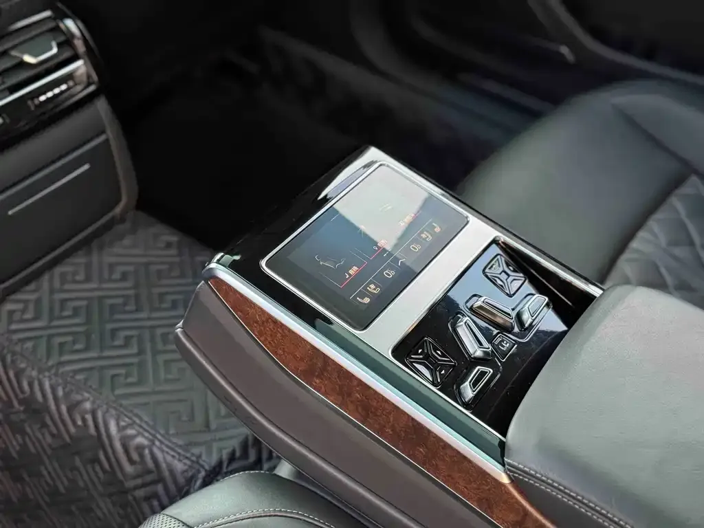 Audi A8 2023 из CN, фото 2