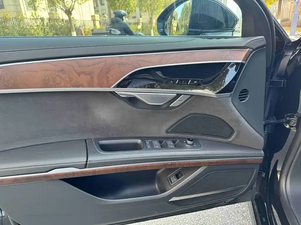 Audi A8 2023 из CN, фото 6