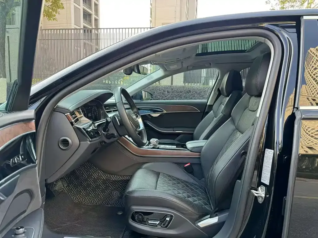 Audi A8 2023 из CN, фото 5