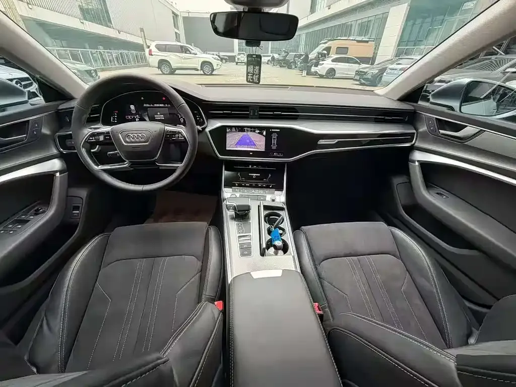 Audi A7L 2022 из CN, фото 2