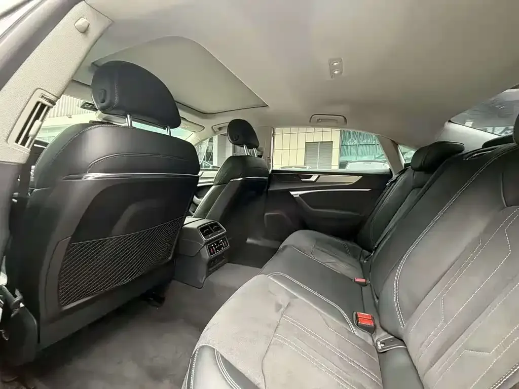 Audi A7L 2022 из CN, фото 7