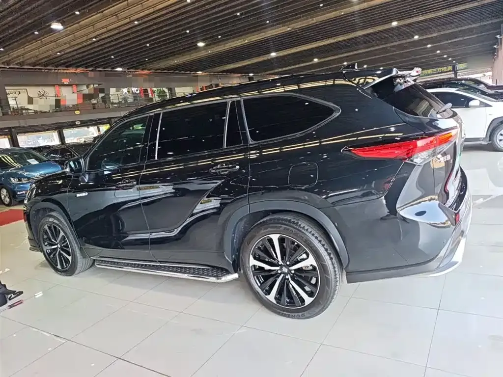Toyota Crown Kluger 2023 из CN, фото 10