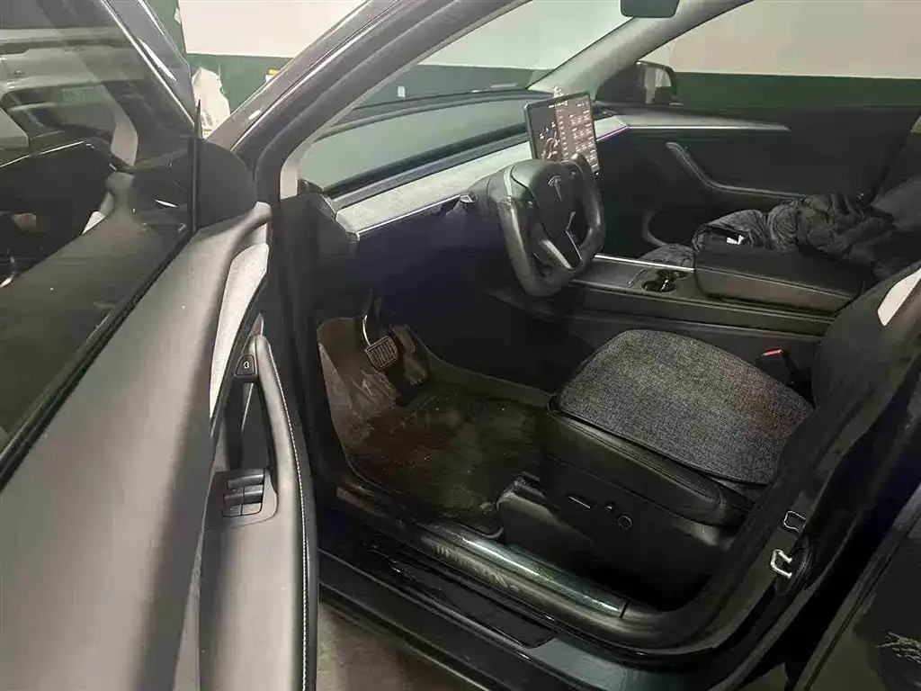 Tesla Model Y 2024 из CN, фото 5