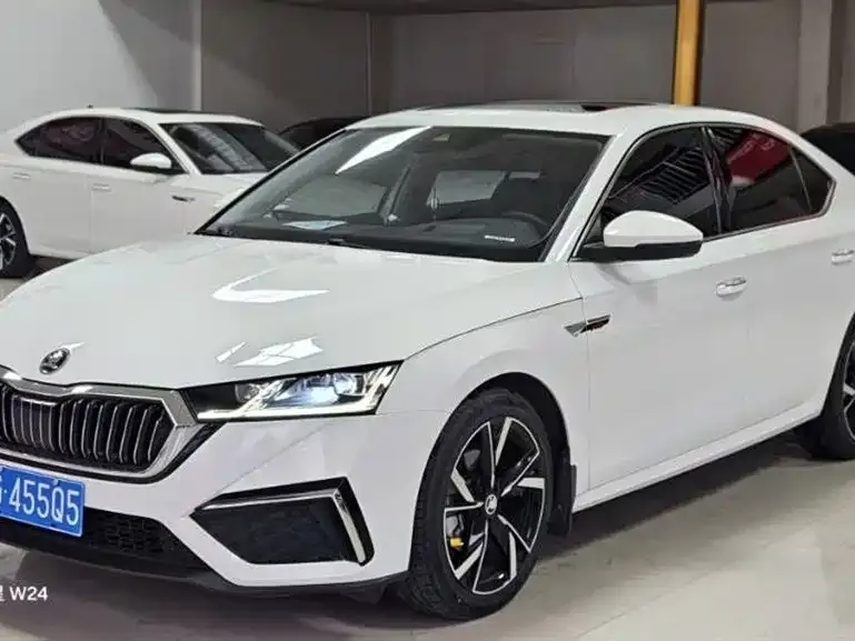 Skoda Octavia — фото 2