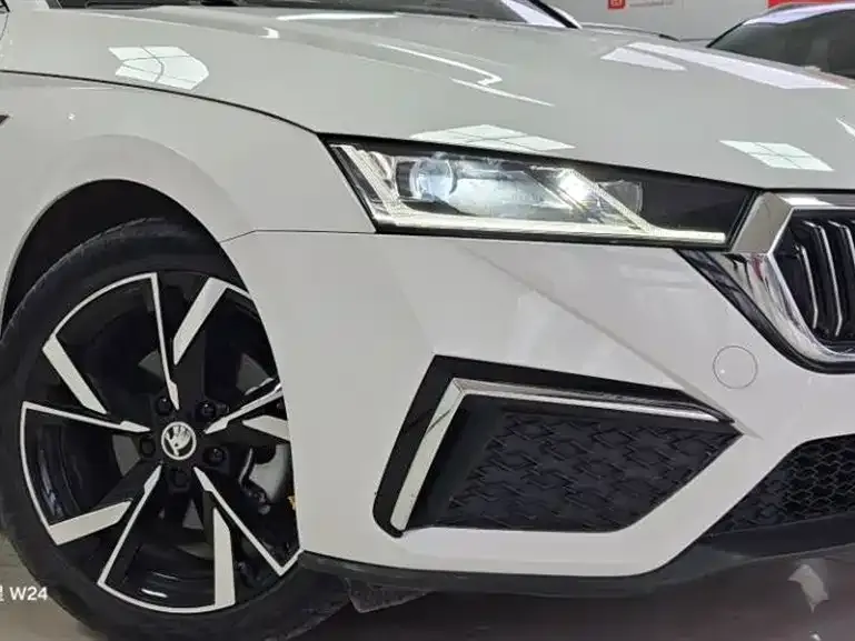 Skoda Octavia — фото 9