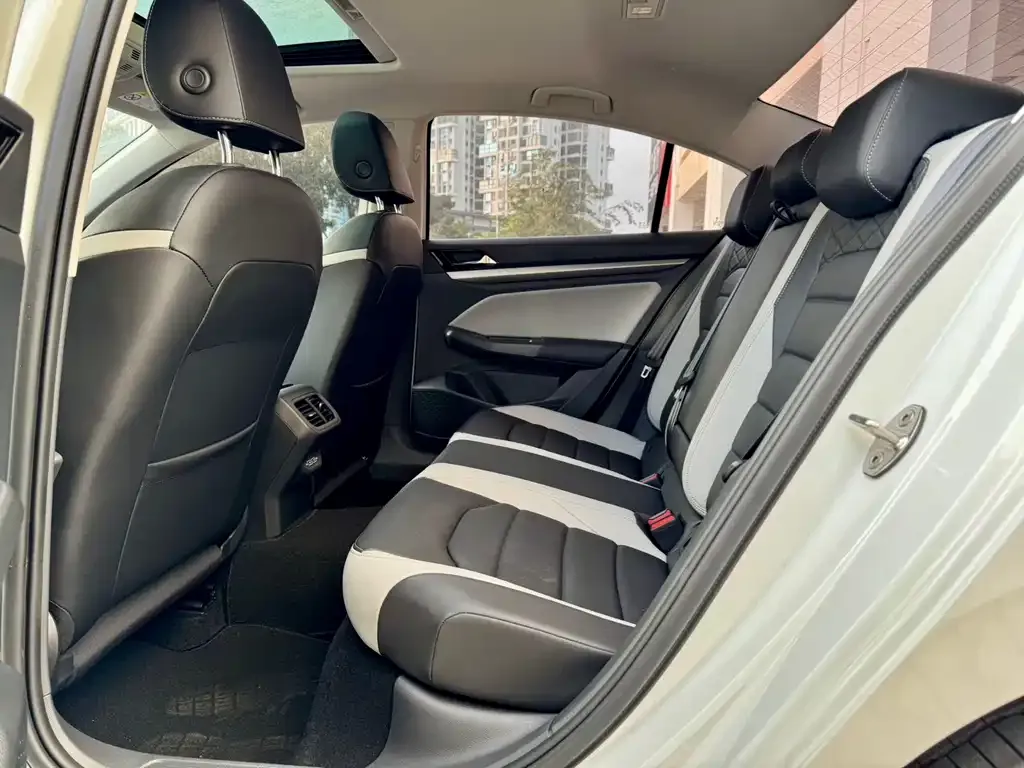 Volkswagen Bora 2024 из CN, фото 5