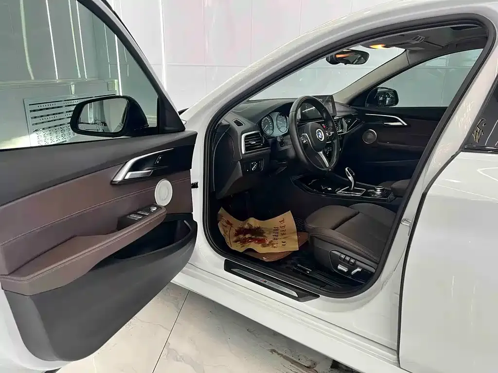 BMW 1 Series 2022 из CN, фото 2