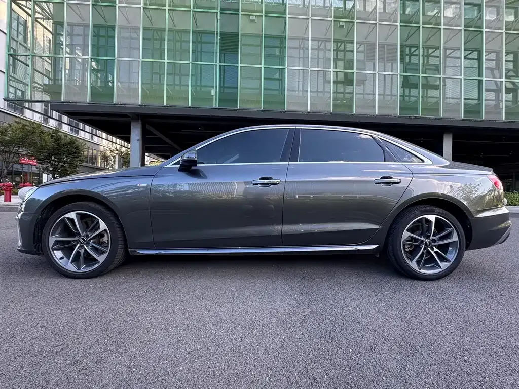 Audi A4L 2023 из CN, фото 10