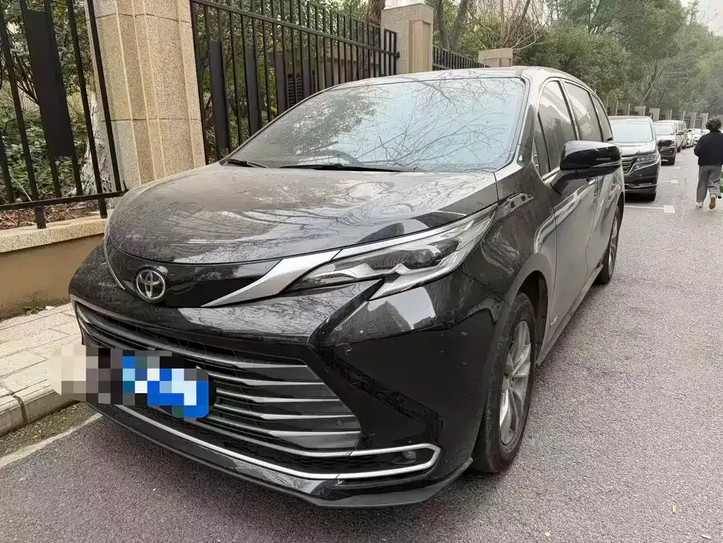 Toyota Sienna 2024 из CN, фото 1